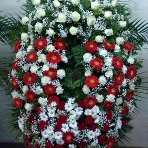 Funeraria Pardo - Corona de Rosas con gervera y margaritas